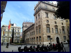 Plaza de Manises - Palacio de la Generalitat (Regional Government Palace), a renaissance building built in 1421.